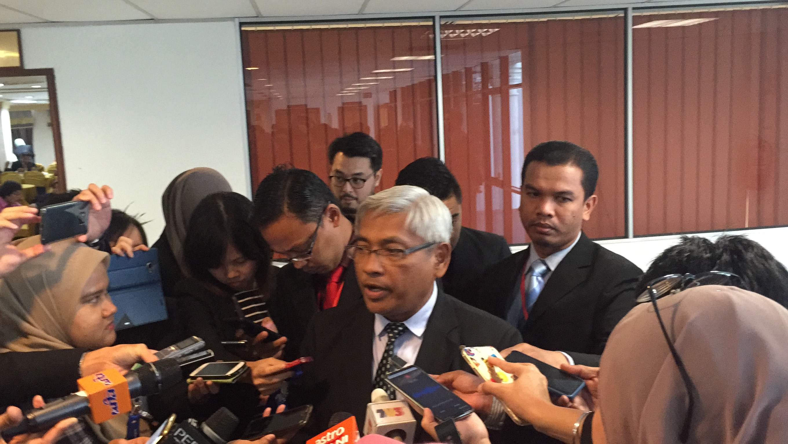 Dr.Aziz Bari Enggan Layan Isu ‘Childish’ Mainan Pembangkang