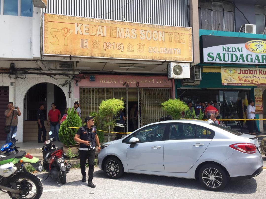 Cubaan Rompak Kedai Emas Gagal