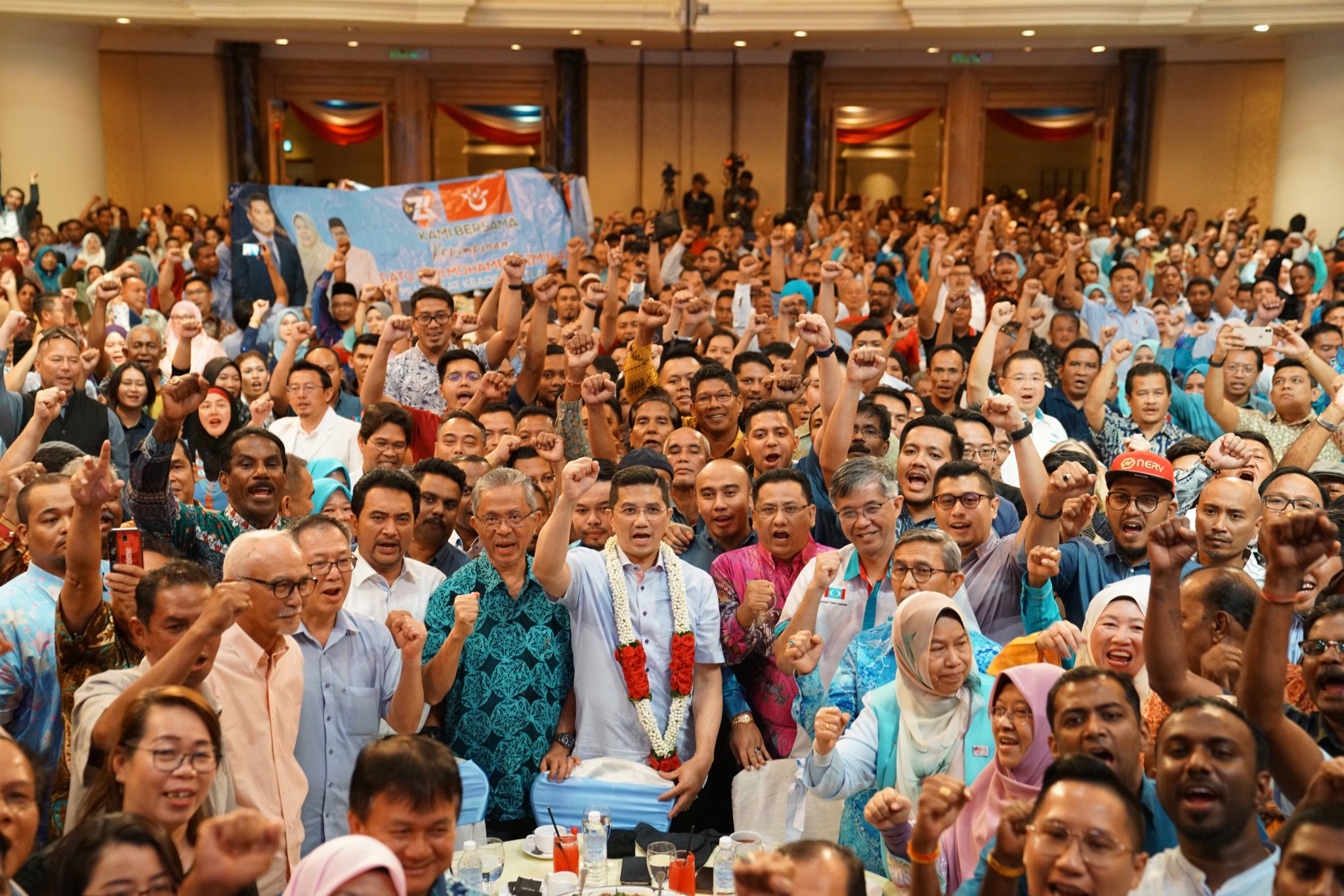 Saya Tidak Mahu Pimpin Parti Yang Anggotanya Tidak Berkualiti – Azmin