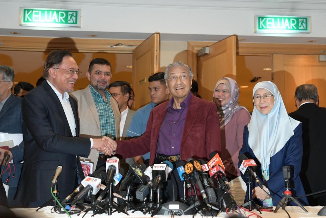 Tun Tidak Janji Akan Pasti Lepaskan Jawatan Sebaik Selepas APEC